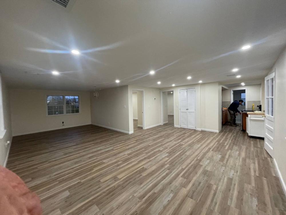 Currently Displayed Property Photo