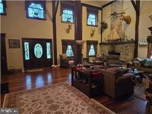 Currently Displayed Property Photo
